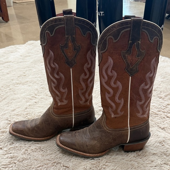Ariat Shoes - Women’s Ariat boots size 9